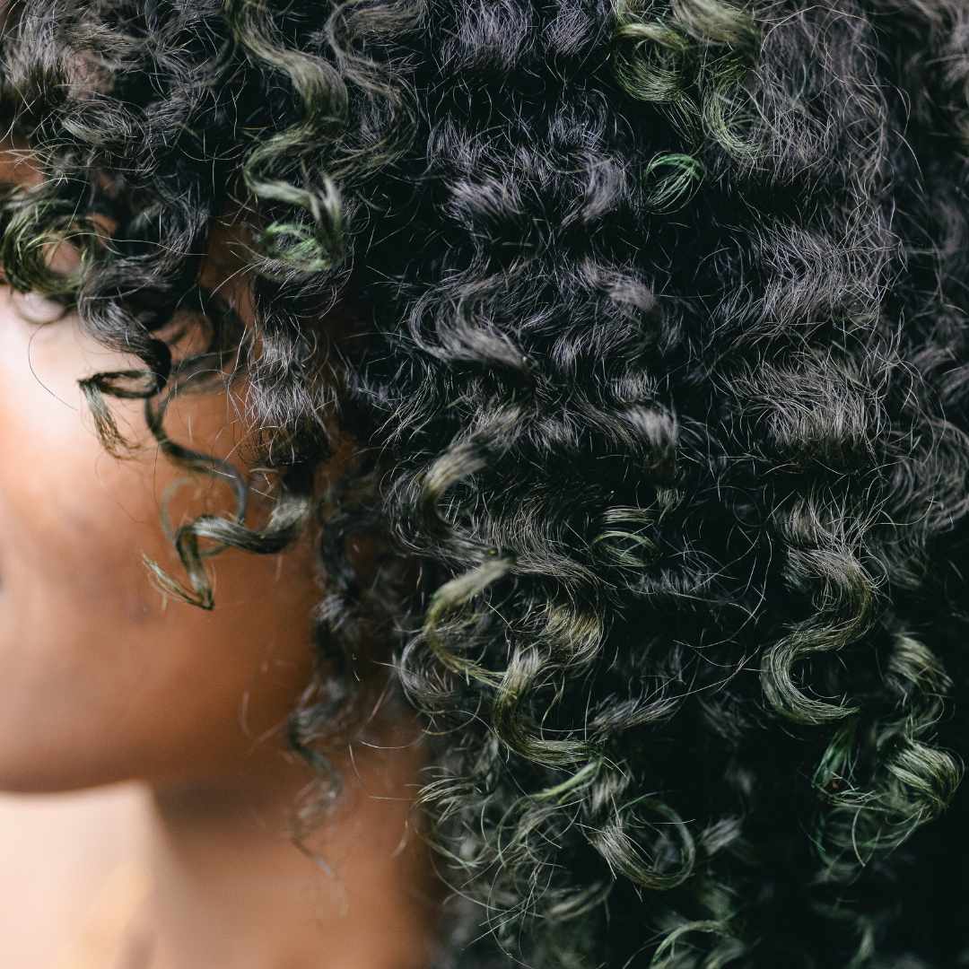 woman, close-up hair, curly black hair